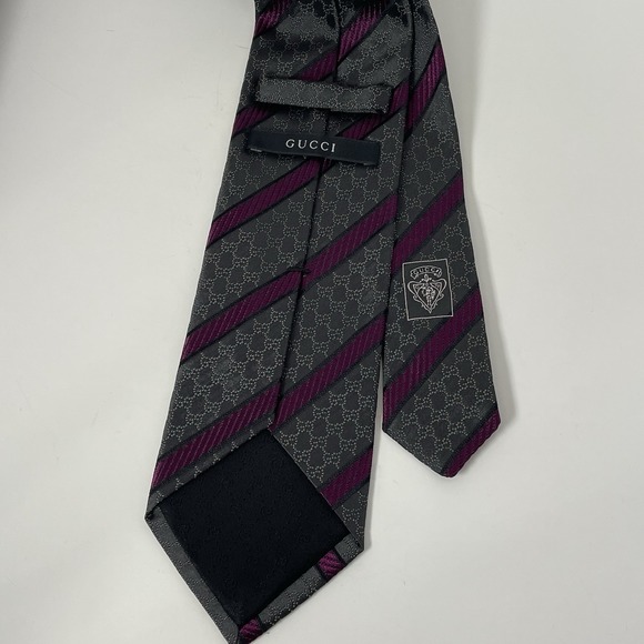 Gucci 100% Silk Tie Gray Purple GG Monogram Stripe Italy Crest Logo Designer - Picture 3 of 16